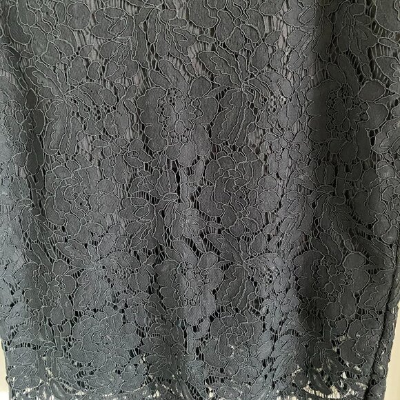 BANANA REPUBLIC BLACK LACE MINI PENCIL SKIRT WITH BACK ZIPPER AND SLIT - Picture 3 of 7